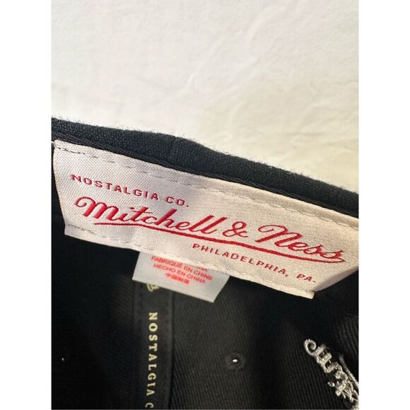 Mitchell & Ness Brooklyn Nets NBA Black & Grey embroidered SnapBack hat - Picture 6 of 7